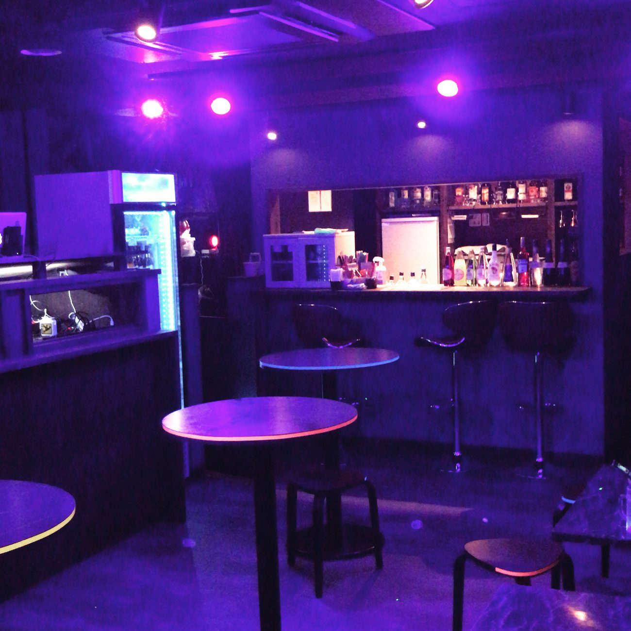 DJ&Bar Y's の店内全景